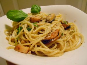 Spaghetti con Frutti di Mare (Spaghetti with assorted seafood)