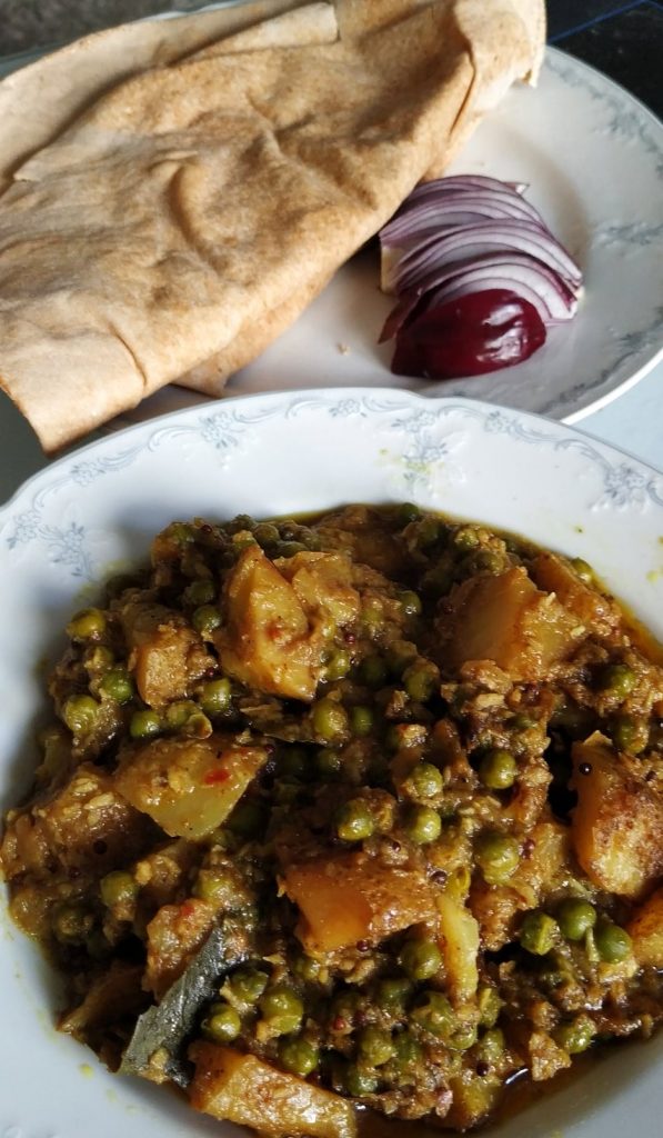 Aloo mutter aur Nariyal masala